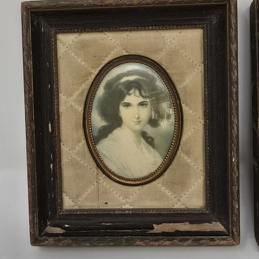 Vintage 1940s victorian women‎ italian ornate royal portrait quilted silk wood